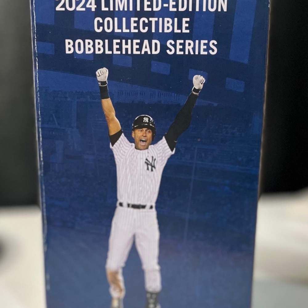 🔥Derek Jeter New York Yankee SGA 9/25/24 Final MLB Hit Anniversary Bobblehead - Picture 2 of 4